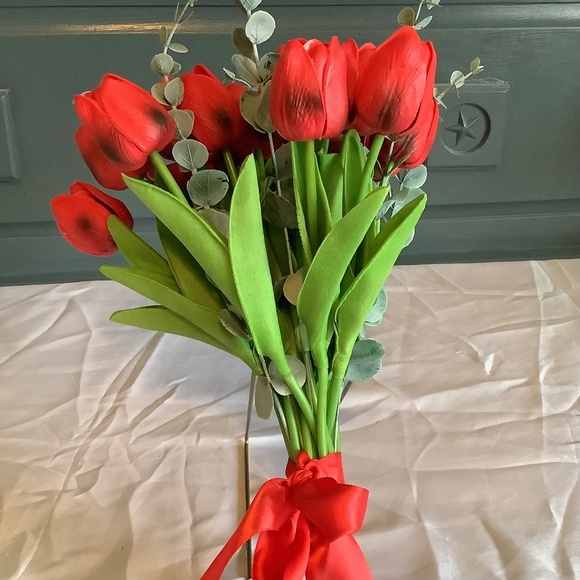 20 stem tulip bridal bouquet…you choose color - Picture 3 of 6